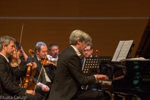 Francesco Attesti in concerto al Palacongressi di Rimini in occasione della Gran Loggia 2015