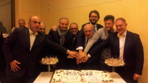 Taglio della torta per i Fratelli della Loggia Libero Pensiero