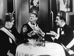 Gli Shriners Stan Laurel e Oliver Hardy nel film Sons of the Desert del 1933