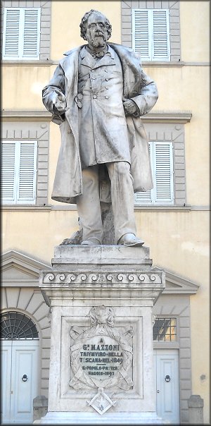 Prato. Monumento a Giuseppe Mazzoni in Piazza Duomo