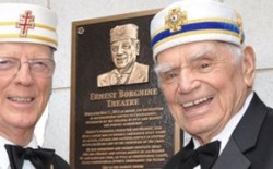 Addio al Fratello Ernest Borgnine, attore e massone. Quella sera che partecipò a una Tornata del Grande Oriente a Torino