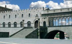 Innalzate le colonne della loggia Giustizia e Libertà a Viterbo