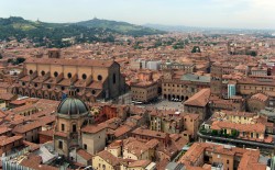 Bologna. Tornata rituale per il gemellaggio tra la “Zamboni De Rolandis” e la “Victor Hugo” di Urbino