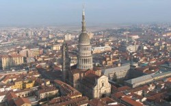 Novara. Innalzate le colonne della loggia “Giovanni Becciolini”