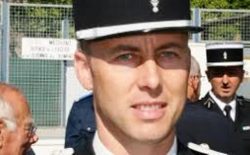 Il Grande Oriente abbruna i labari nel ricordo dell’eroico fratello francese Arnaud Beltrame