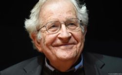 Non c’è libertà senza l’educazione. L’analisi di Chomsky