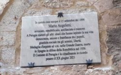 Celebrazioni del XX Giugno a Perugia. Una targa per Angeloni, antifascista e massone e l’inaugurazione della nuova illuminazione del monumento ai Caduti da parte del Collegio del Goi Umbria