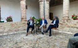 A Mosciano Sant’Angelo la presentazione de “Il Biennio Nero”, il libro  del Gran Maestro Stefano Bisi, con il giornalista Claudio Brachino/Video