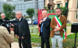 Livorno, svelata la targa in memoria del “Gran Maestro dell’esilio”, l’antifascista  Alessandro Tedeschi. L’omaggio della cittá e del Grande Oriente