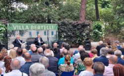 “Parliamone in Villa”. Tanto pubblico all’ incontro  con il Gran Maestro Stefano Bisi a Forte dei Marmi