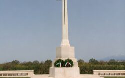 I Collegi di Calabria e Sicilia hanno deposto due corone d’alloro al Commonwealth War Cemetery di Catania per commemorare le vittime della II Guerra Mondiale