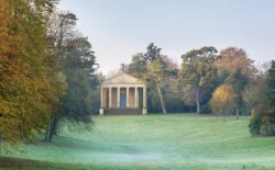 Stowe Gardens, il giardino iniziatico di Buckingham: tra simboli massonici, virtù e paesaggi dell’anima
