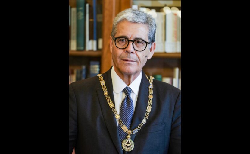 Gran Loggia straordinaria 2026. L&rsquo;allocuzione in italiano e in inglese del Gran Maestro Antonio Seminario. Il Tempio &egrave; il luogo &ldquo;regolarissimo&rdquo; e &ldquo;illuminatissimo&rdquo; della conoscenza di s&eacute;