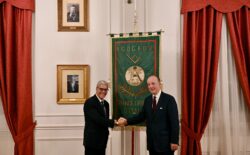 Il Pro Gran Maestro della Ugle Spence ricevuto al Vascello dal Gran Maestro Seminario. Parteciperà alla Gran Loggia Straordinaria del Grande Oriente che si tiene a Roma domani insieme ai Gran Maestri delle Massonerie di tre continenti